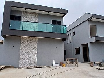 Sobrado em Condom�nio � Venda